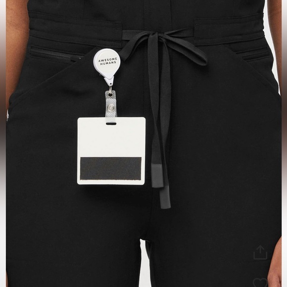 Figs Rafaela Cargo ScrubJumpsuit™
LIMITED EDITION
NEW
FIONX™
Black  WEAR FIGS - Picture 4 of 14